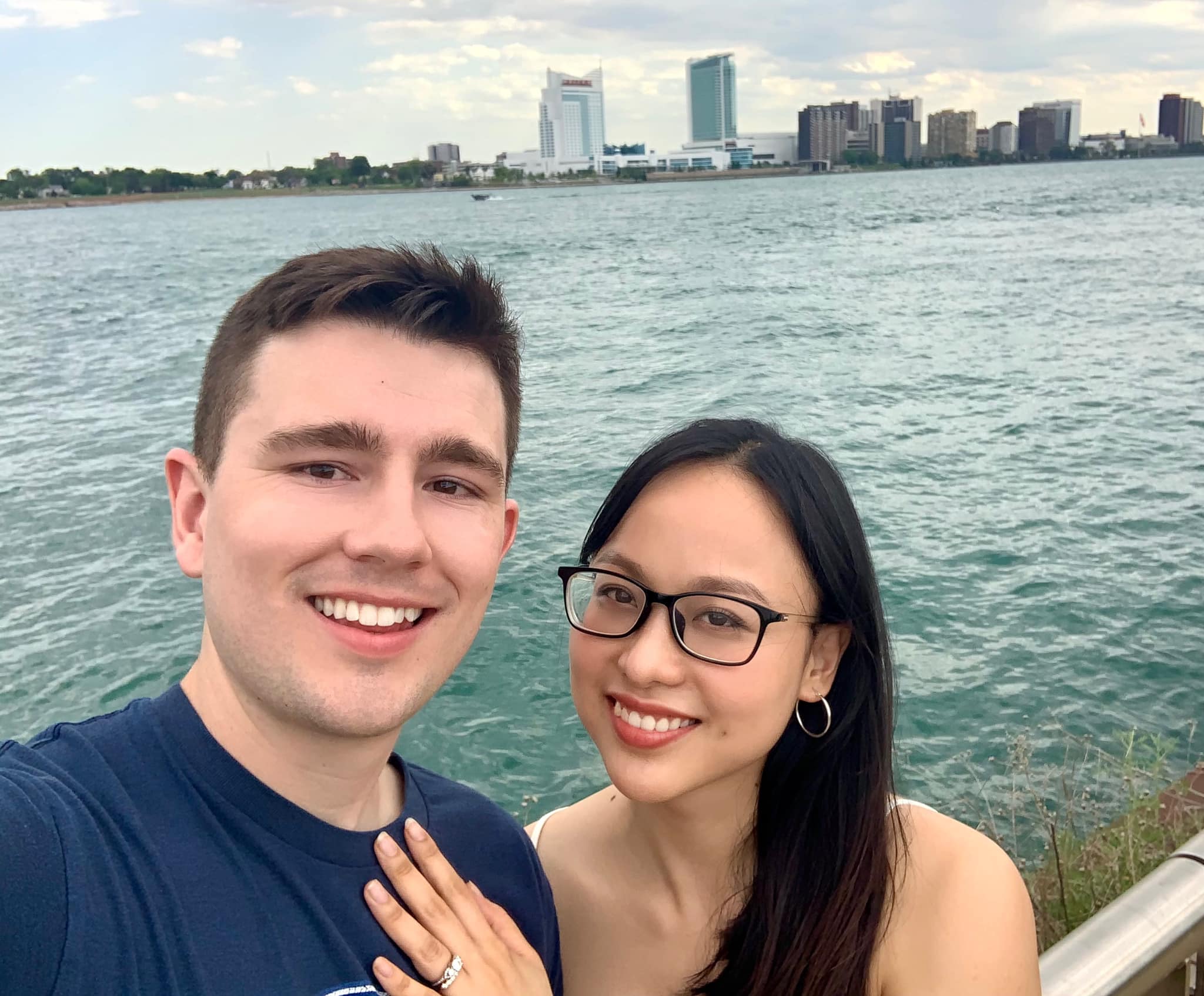 Phải lòng chàng sinh viên Mỹ, 9X vượt hàng nghìn cây số để yêu anh, được bạn trai dồn hết học bổng cầu hôn - 2