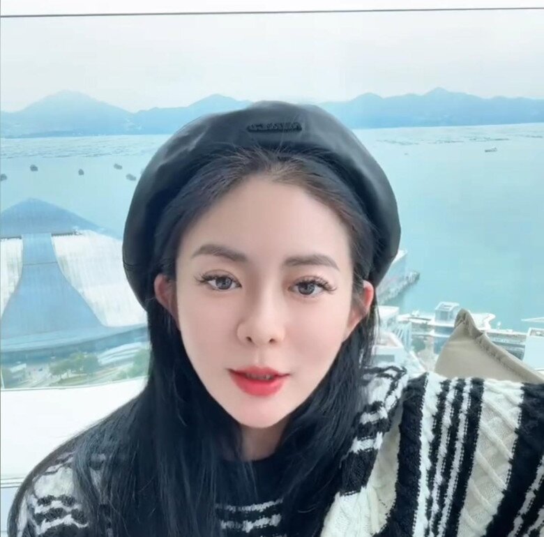 Trông Hoàng Việt luôn trẻ hơn tuổi.