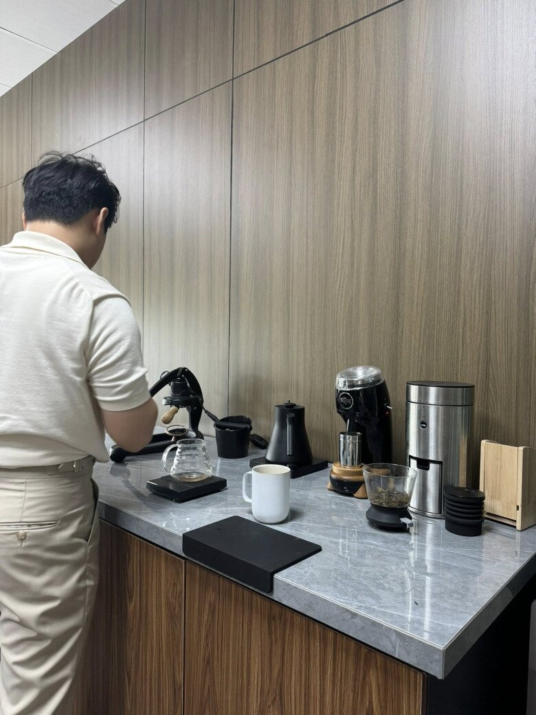 Hương Ly tiết lộ ông xã cô là người mê cafe.