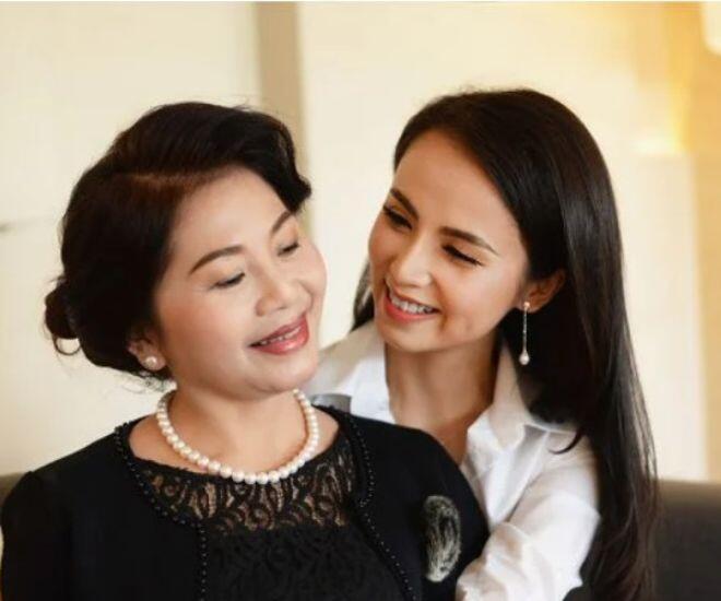 Chị dâu cũng là người con hiền lành hiếu thảo với bố mẹ chồng. (Ảnh minh họa)