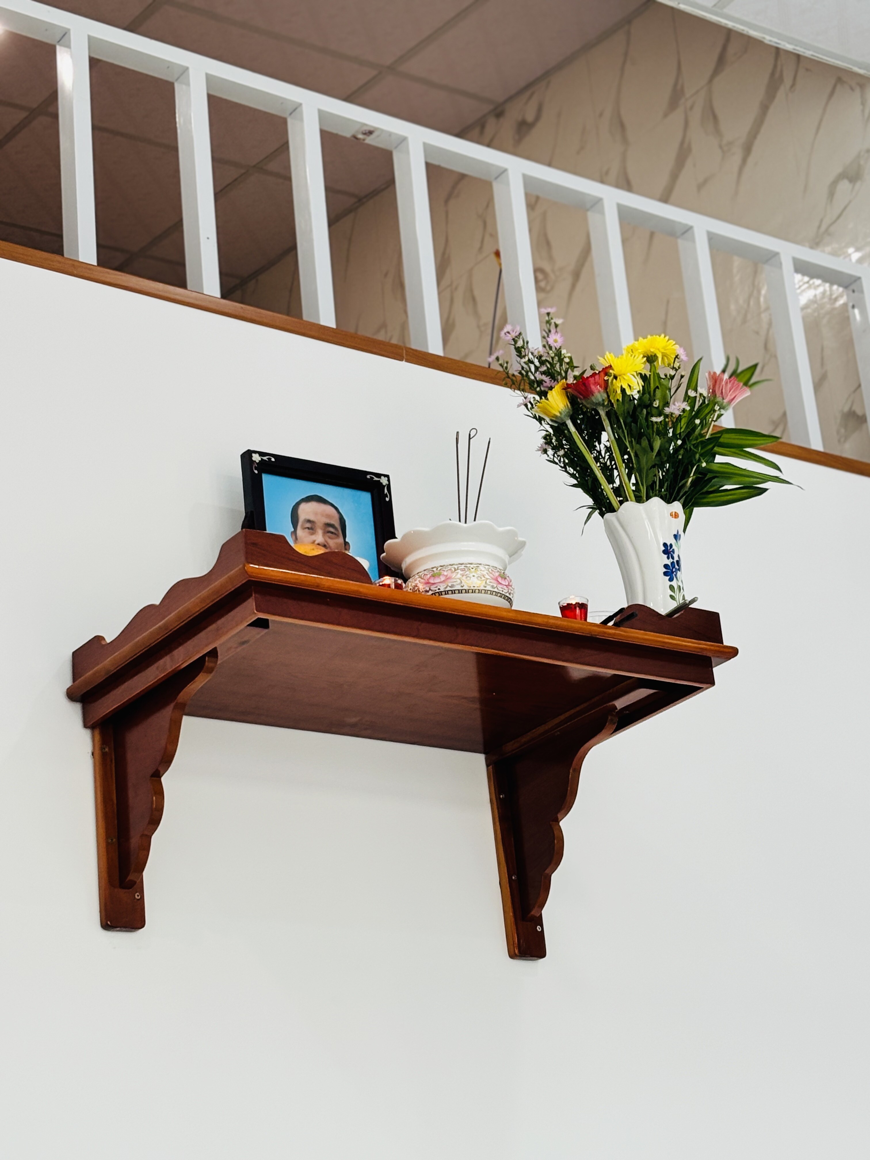 Góc thờ là nơi 10X tự hào nhất trong nhà, vì cuối cùng cô cũng đã có một nơi để thờ cúng ba.