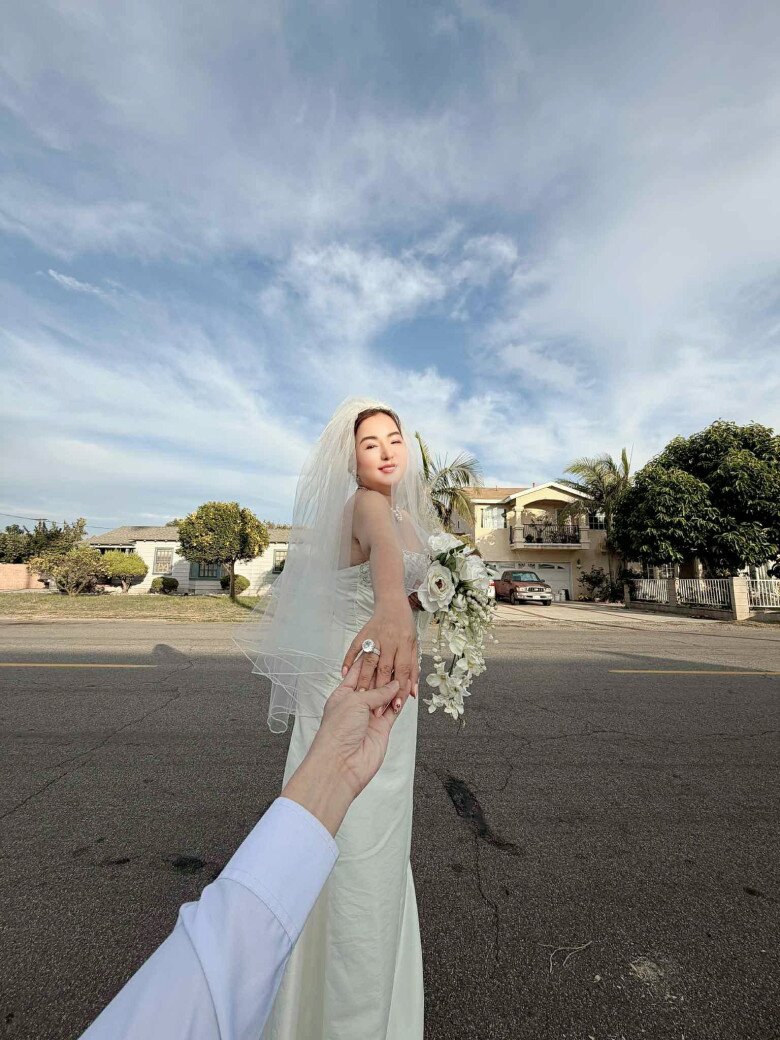 img src/upload/4-2025/images/phuongnth/thuy-nga-tung-anh-cuoi-ben-tup-leu-tranh-o-my-_0_4_n-1762915971-97-width780height1040.jpg /