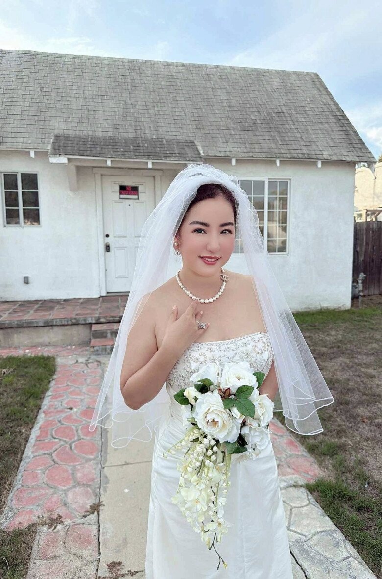 Thúy Nga tung ảnh cưới bên “túp lều tranh” ở Mỹ, tay đeo nhẫn kim cương amp;#34;khủngamp;#34;, danh tính nửa kia gây sốt - 3