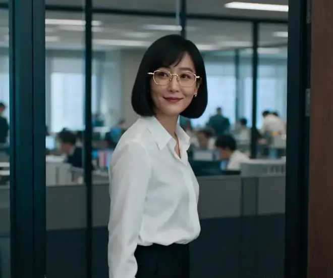 Cô ấy khẽ mỉm cười, nụ cười rất bình thường nhưng khiến tôi có cảm giác như một luồng điện chạy qua người. (Ảnh minh họa)