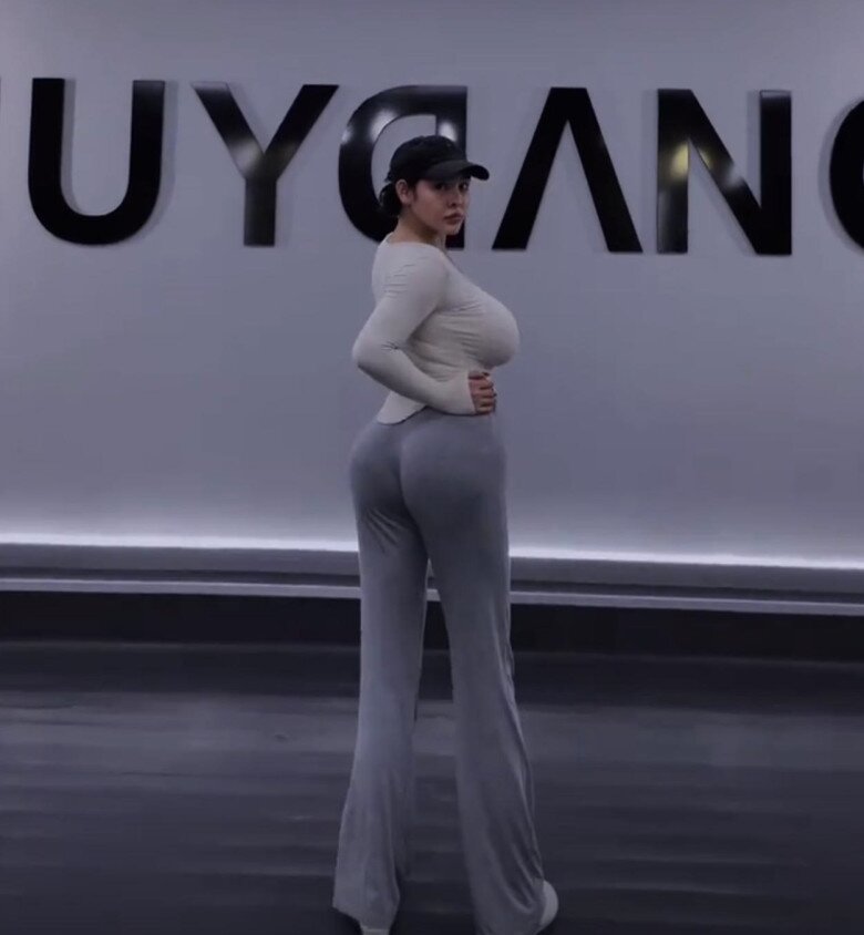 Mỗi buổi chiều sau khi tan làm, cô đều đến phòng gym.