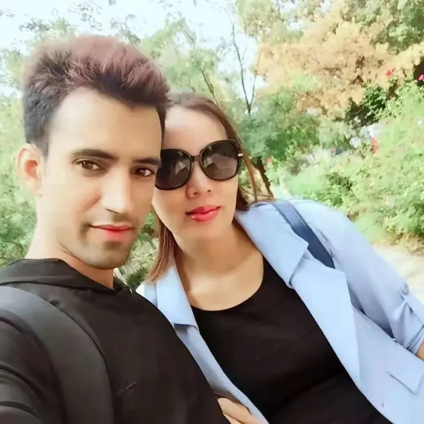 U50 tái hôn với chàng trai Pakistan 27 tuổi, mở 2 trường học, theo chồng về quê rồi choáng với cảnh trước sân - 2