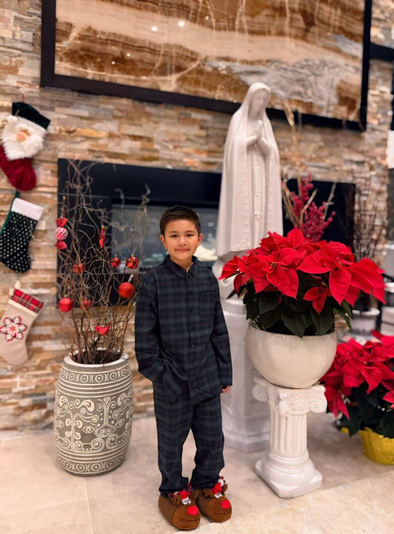 Những góc khác trong nhà được trang trí bằng những chậu trạng nguyên cỡ lớn.