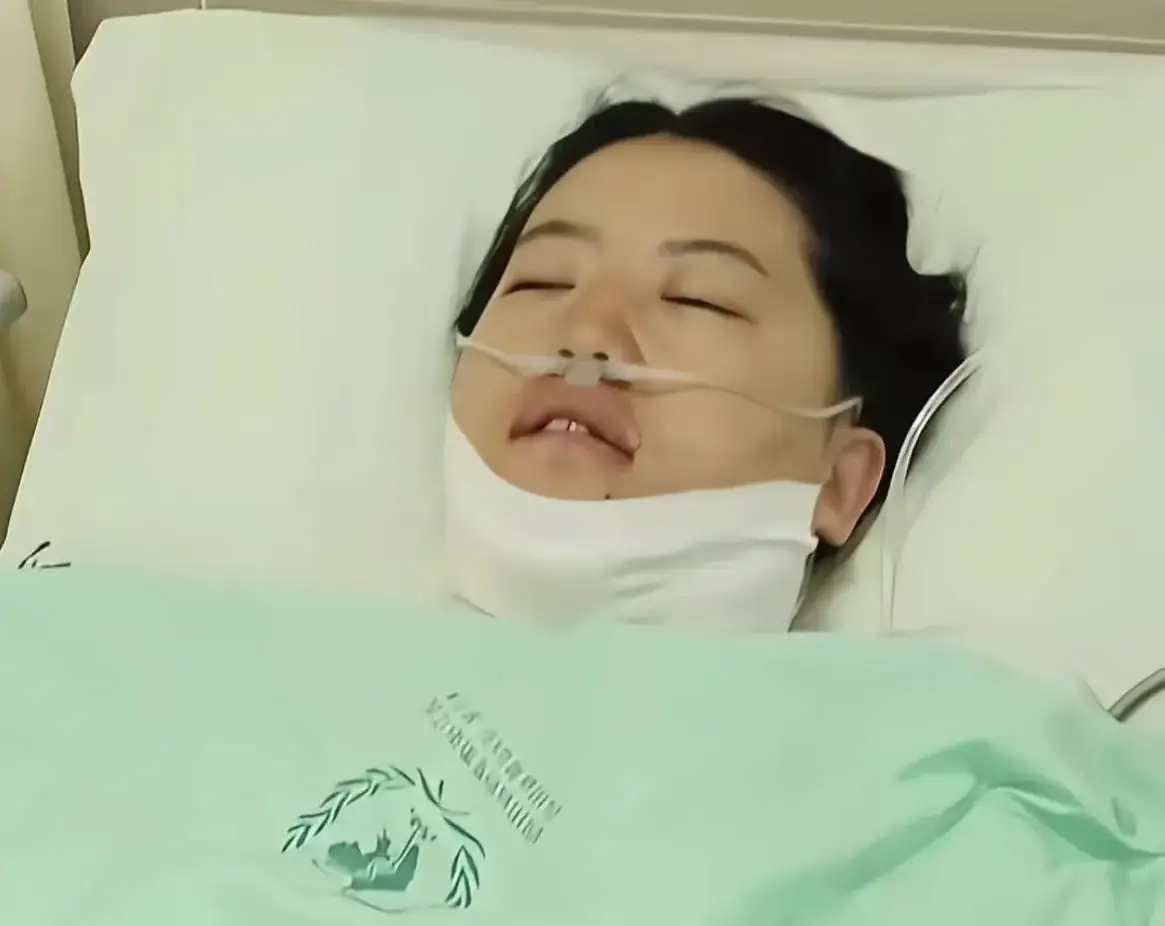 Gia Gia sau ca phẫu thuật.