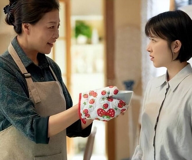 Mẹ chồng kiểm soát tôi đến từng chi tiết nhỏ nhất trong cuộc sống. (Ảnh minh họa)