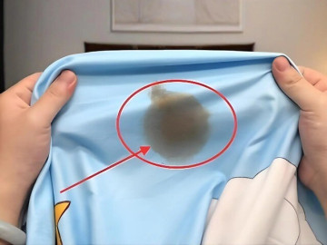 Giặt vết máu trên ga giường dùng nước nóng hay bột giặt đều sai bét, làm thế này sạch bong không còn dấu vết