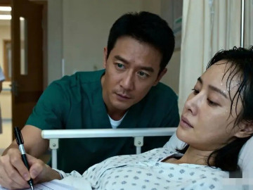 Vừa sinh con xong chồng liền đưa đơn ly hôn, tôi ký không do dự nhưng 1 phút sau anh đã hối hận