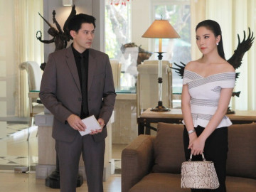 Gặp lại chồng cũ đại gia khi đi công tác, tôi đưa anh xem một thứ, anh khóc đòi tái hôn