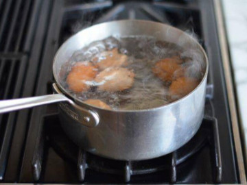 Đừng đổ nước luộc trứng mà phí, giữ lại dùng theo 4 cách này rất thông minh, lợi trăm đường