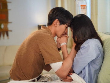 Đêm tân hôn vừa "gần gũi" xong thì vợ ngất xỉu, tôi sợ run người nhưng bác sĩ lại chúc mừng