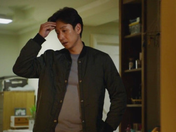 Vợ đi công tác 1 tháng, tôi lén đến thăm vợ cũ, người mở cửa khiến tôi biết ơn