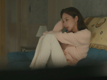 Lén đến dự đám cưới chồng cũ, lúc về anh nhắn 8 từ khiến tôi hối hận tột cùng