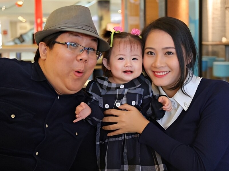 Diễn viên Gia Bảo - cháu nội NSƯT Bảo Quốc và diễn viên Thanh Hiền từng có cuộc hôn nhân kéo dài khoảng 3 năm. Sau khi đón con gái - bé Grammy (tên thật là Thanh Vy), cả 2 ly hôn vào năm 2017. Hậu chia tay, 2 nghệ sĩ cùng nhau nuôi nấng ái nữ.