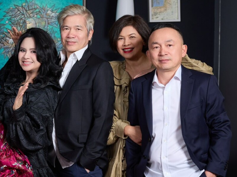 Đầu tháng 12 vừa qua, diva Thanh Lam tổ chức tiệc gia đình. Đáng chú ý, chồng cũ của cô - nhạc sĩ Quốc Trung đã đưa bạn gái - doanh nhân Hương Lan đến góp mặt chung vui.