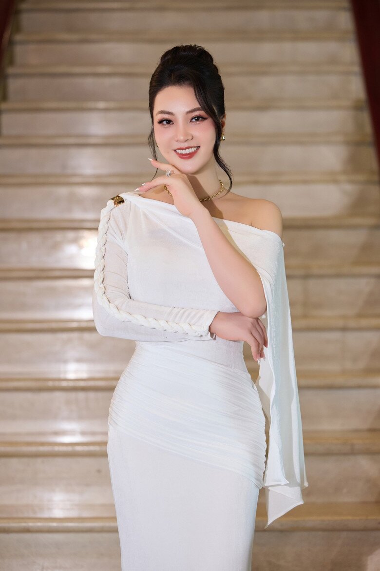 Vóc dáng hiện tại của nữ BTV sau 2 tháng sinh con.