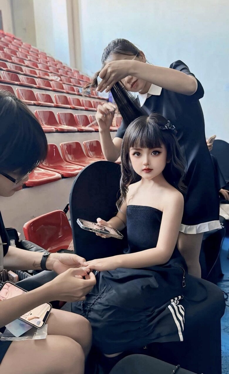 Bé gái Hà Nội kiếm tiền triệu/giờ khiến mẹ ruột thấy biết ơn, 8 tuổi đã ăn cơm đoàn phim nhiều hơn cơm nhà - 5