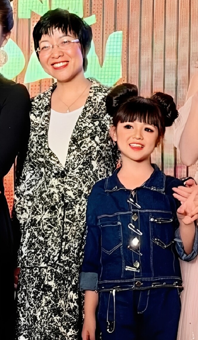 MC Thảo Vân khen ngợi bé Cherry An Nhiên già dặn, có thể đóng được vai 18 tuổi.