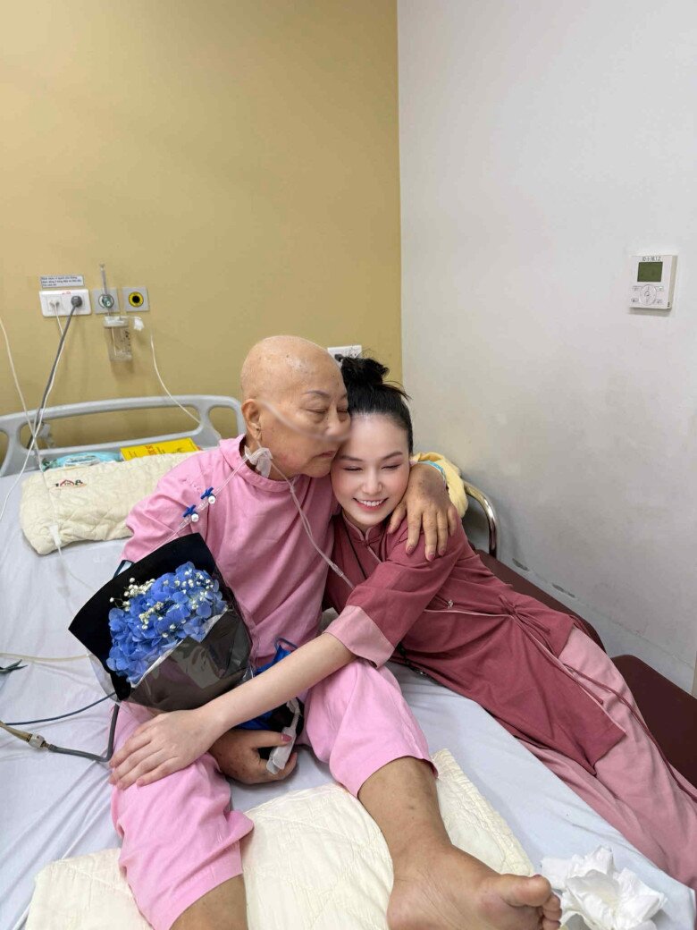 Ca sĩ Tuấn Hưng bật khóc tại đám tang của mẹ, con dâu và 3 cháu nội tiễn bà lần cuối - 9