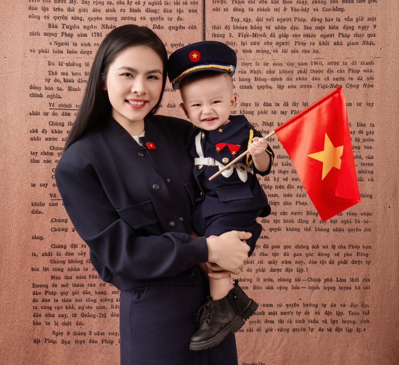 Vân Trang cho biết bé Quintin sinh sau đẻ muộn nên rất dễ tính.