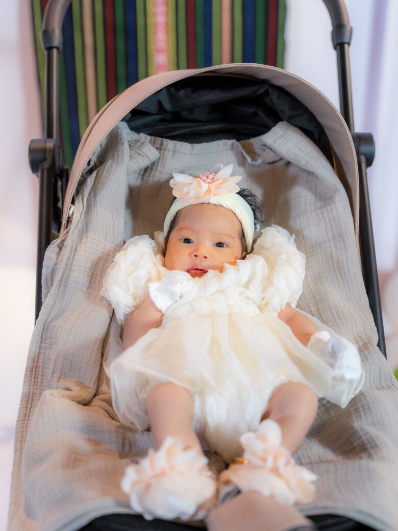 Chồng Hamp;#39;Hen Niê lấy sữa của vợ pha cà phê mời bạn bè, nàng hậu thông báo sữa đó con đã ngậm rồi - 7