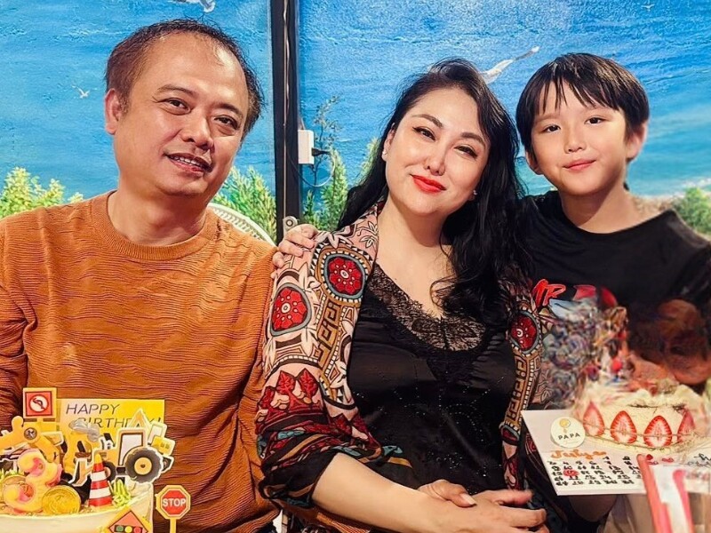 Phi Thanh Vân được bạn đời đồng hành trong việc nuôi nấng con trai.