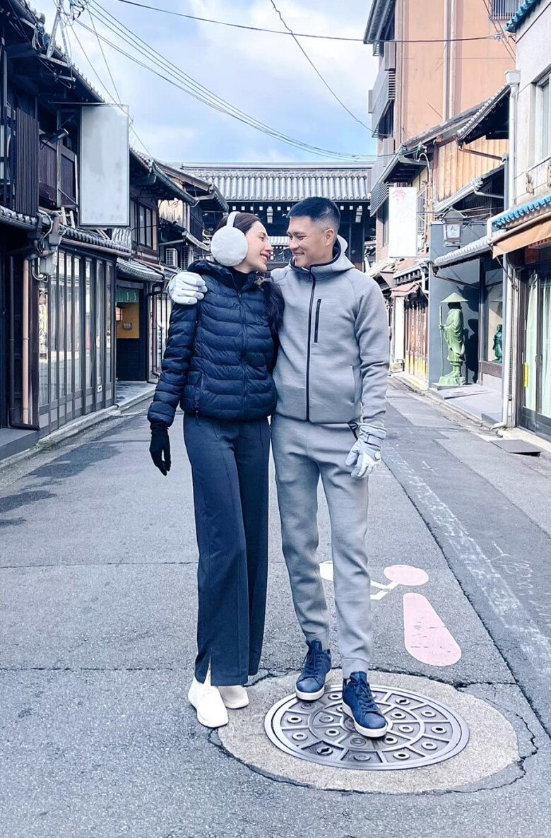 Thủy Tiên - Công Vinh có tình cảm ngày càng mặn nồng.