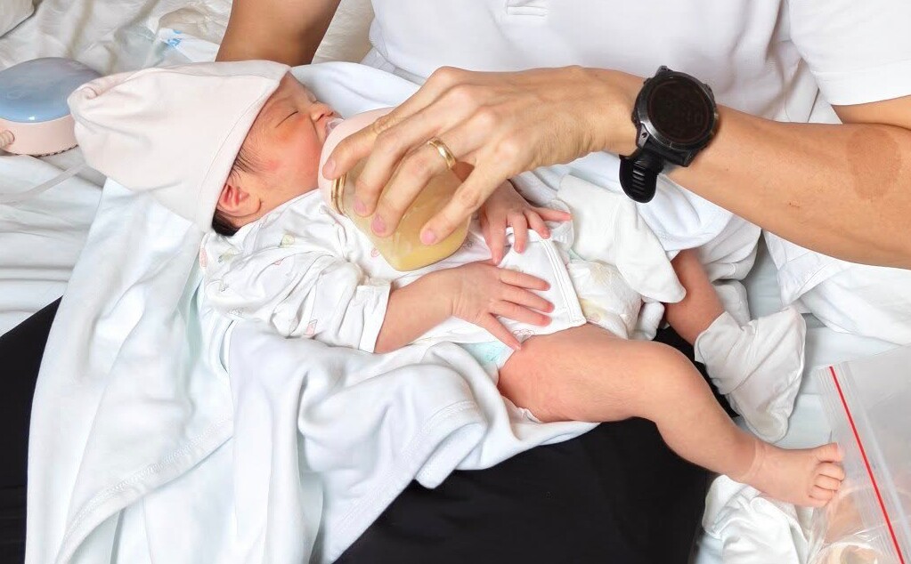 Bé Harley được nhận xét có đôi chân dài giống mẹ.