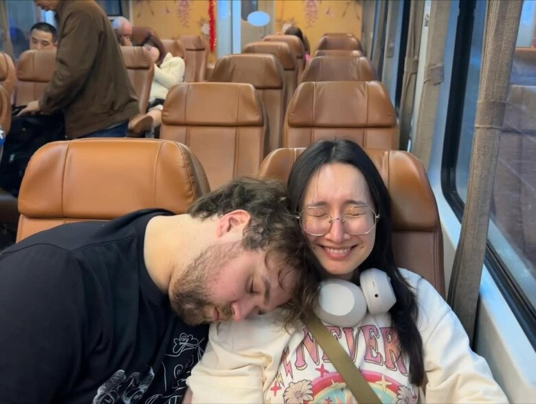 Con gái diva Mỹ Linh hé lộ nhiều khoảnh khắc ngọt ngào bên chồng.