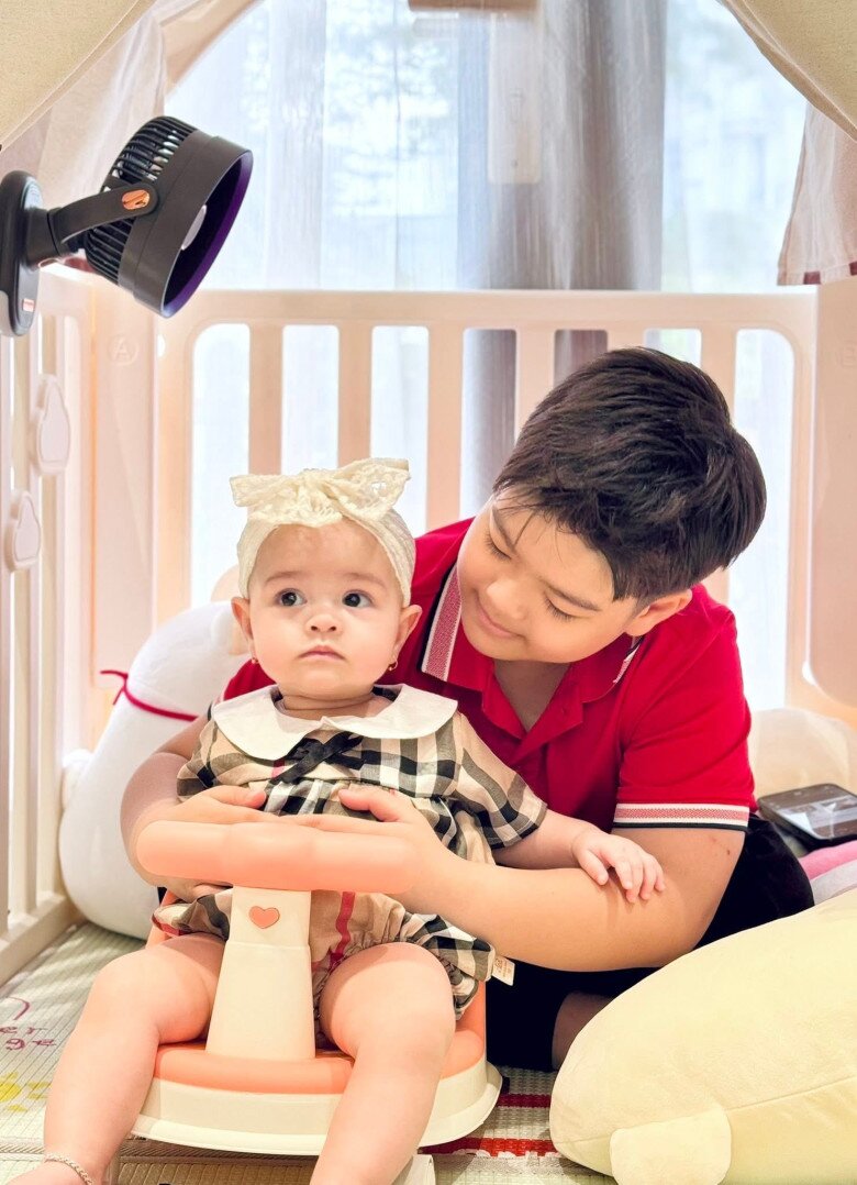 Quý tử Nhật Kim Anh ra dáng anh trai.