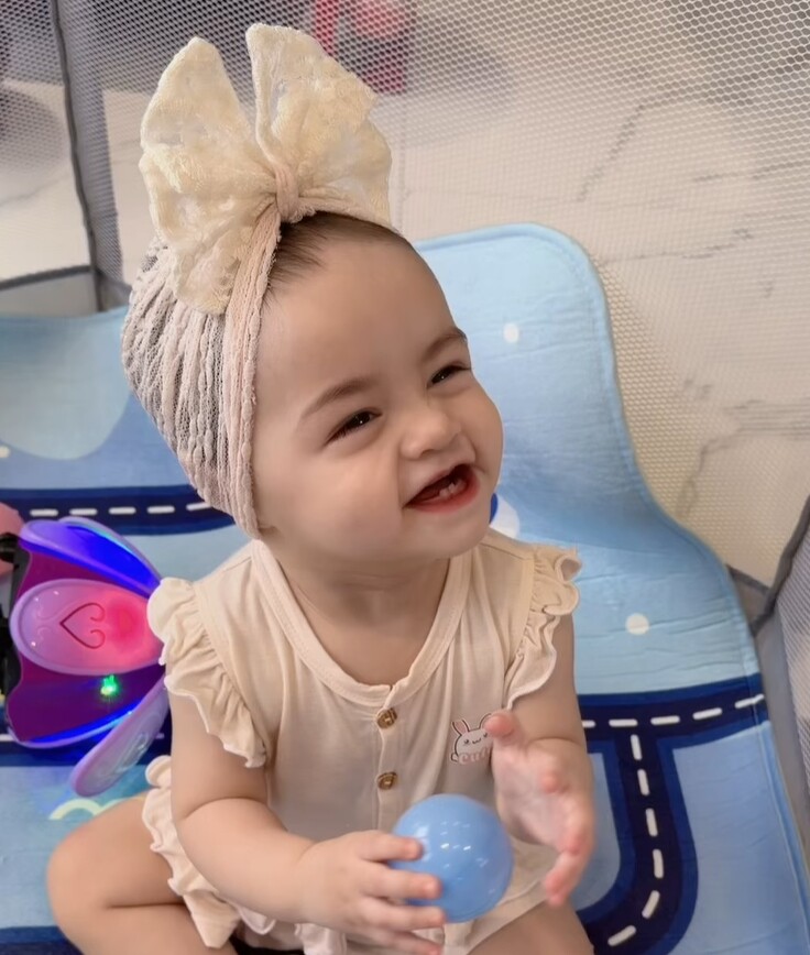 Con gái Nhật Kim Anh ngày càng rõ nét lai Tây.