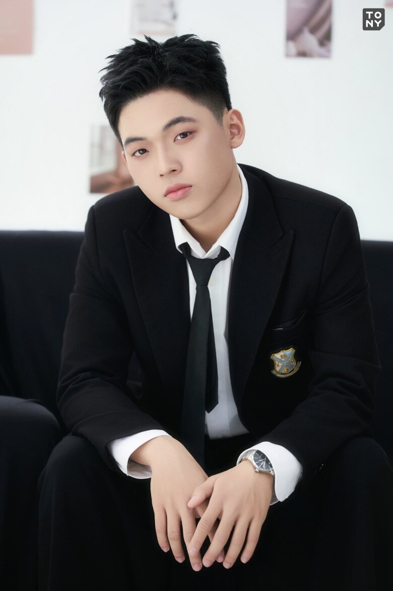 Nam ca sĩ từng được biết đến thông qua cuộc thi The voice kids.