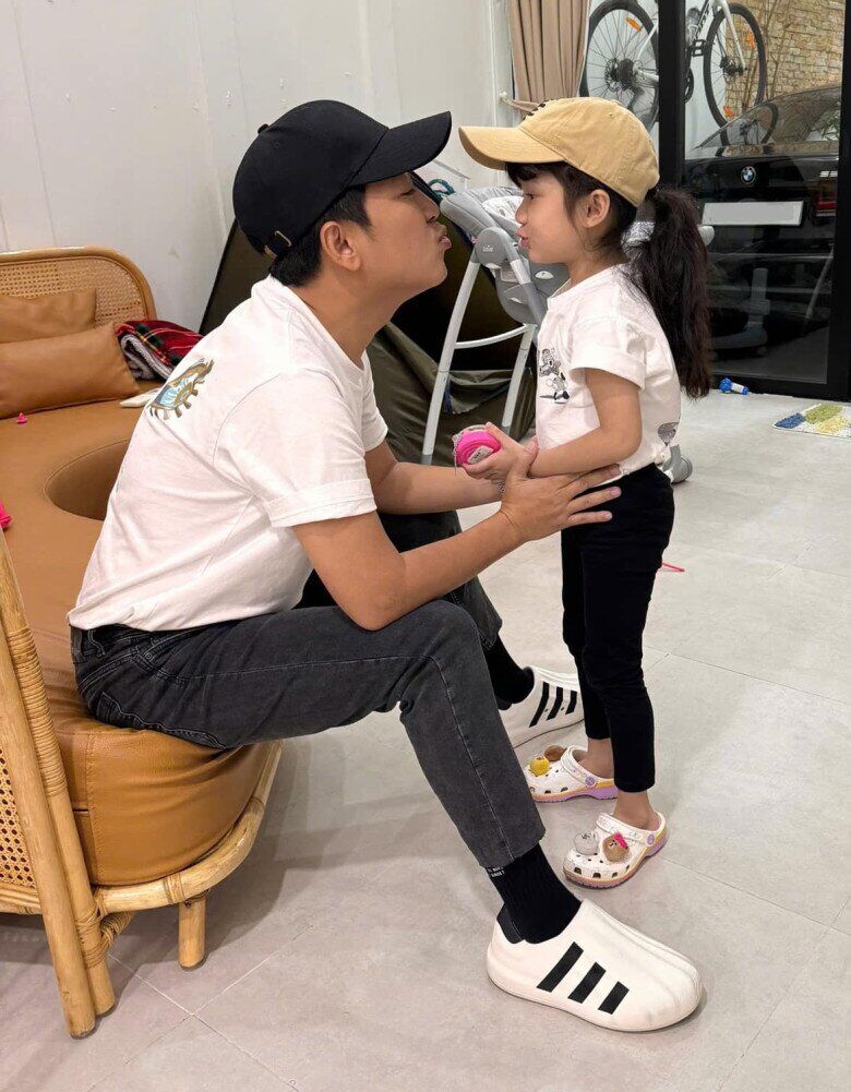 Trường Giang nổi tiếng yêu chiều con gái.