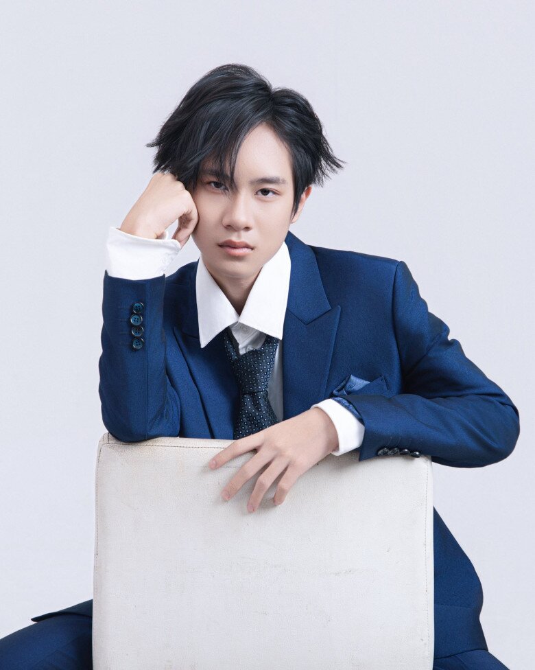 Rio rõ nét điển trai, gương mặt là bản sao của bố.