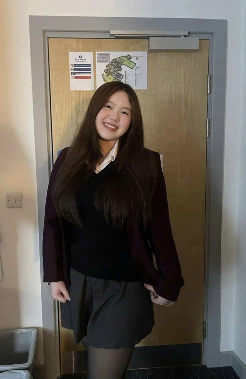 Du học tại Anh, Đông Nghi đạt thành tích top 2 của lớp.