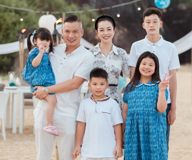 Jennifer Phạm có 4 con đủ nếp, đủ tẻ.