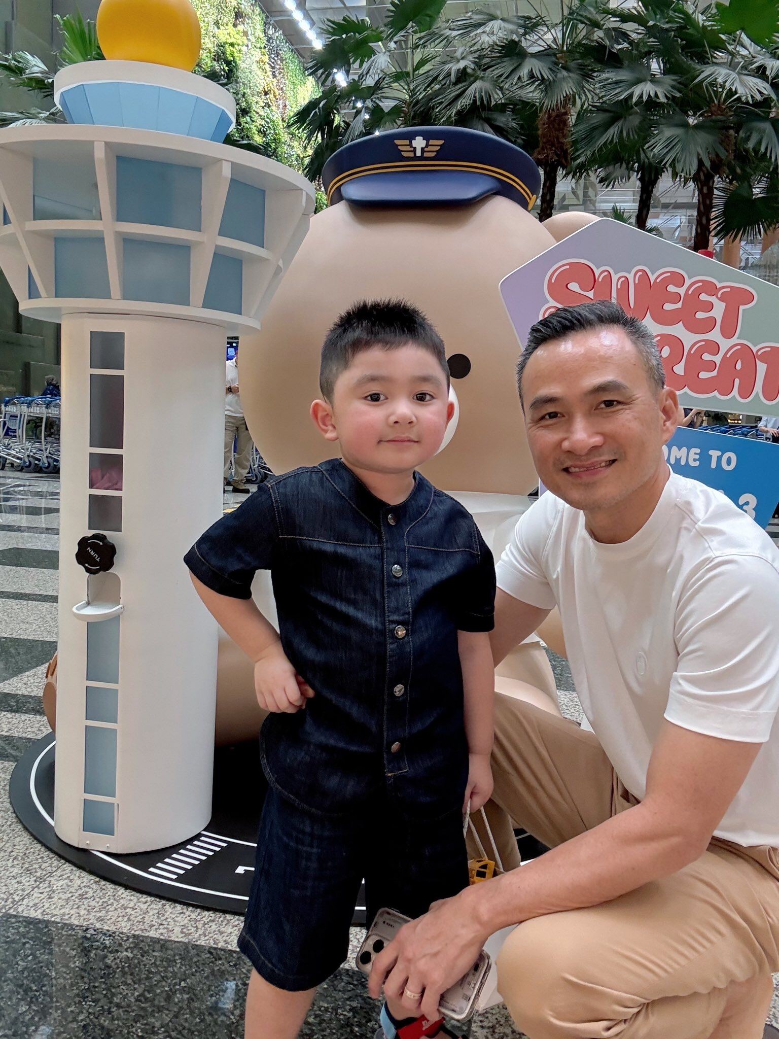 Con trai Chi Bảo có ngoại hình đáng yêu, được khen giống bố.