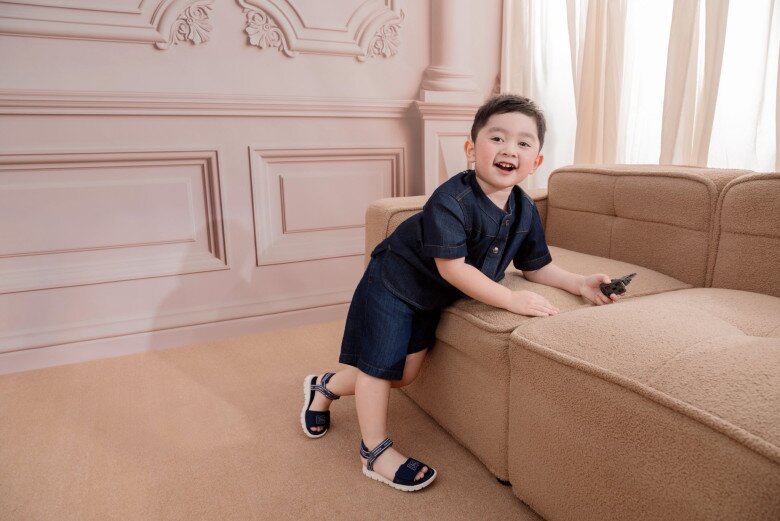 Cưng xỉu clip quý tử Chi Bảo khoanh tay amp;#34;nịnh bốamp;#34; để xin tiền, đưa ra nhiều amp;#34;lý lẽamp;#34;, tự nhận là em bé ngoan - 3