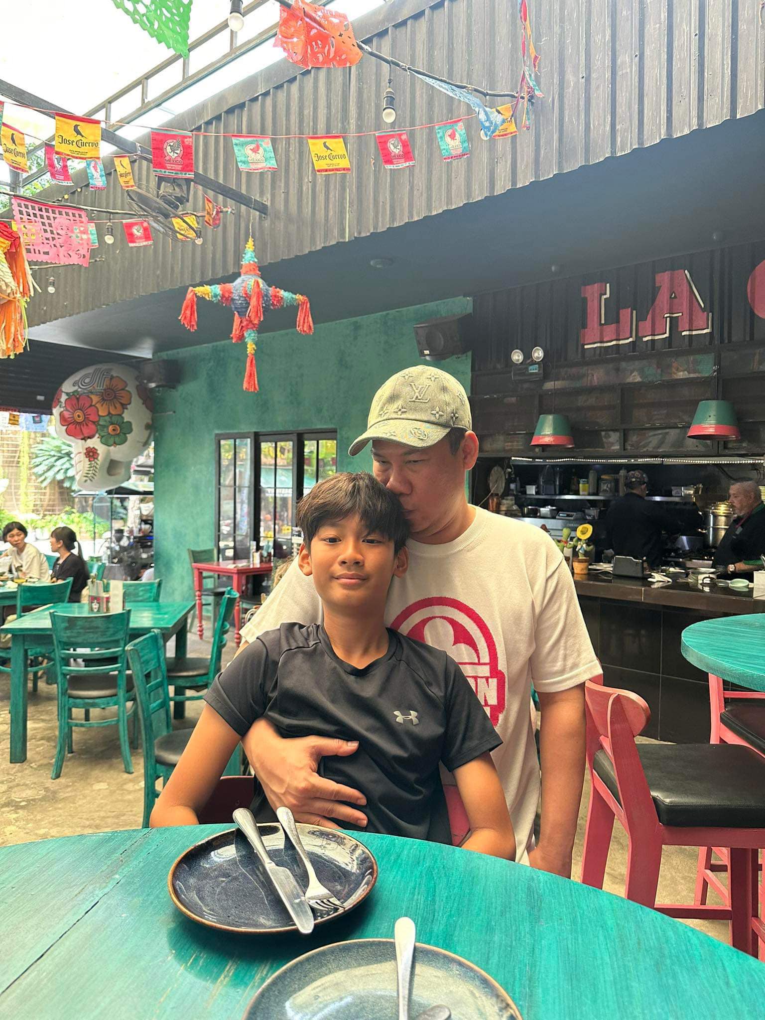 Đại gia đức huy nói nhớ khi con trai đi du lịch với vợ cũ khoe ảnh quý tử trổ mã tuấn tú - 8