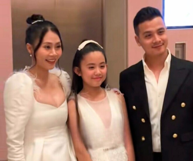 Diễn viên Thanh Hiền đi dự đám cưới cùng chồng và con gái - bé Grammy.