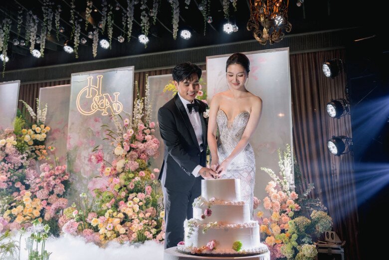 Hồ Quang Hiếu tổ chức đám cưới với Tuệ Như sau khi đón con trai đầu lòng.