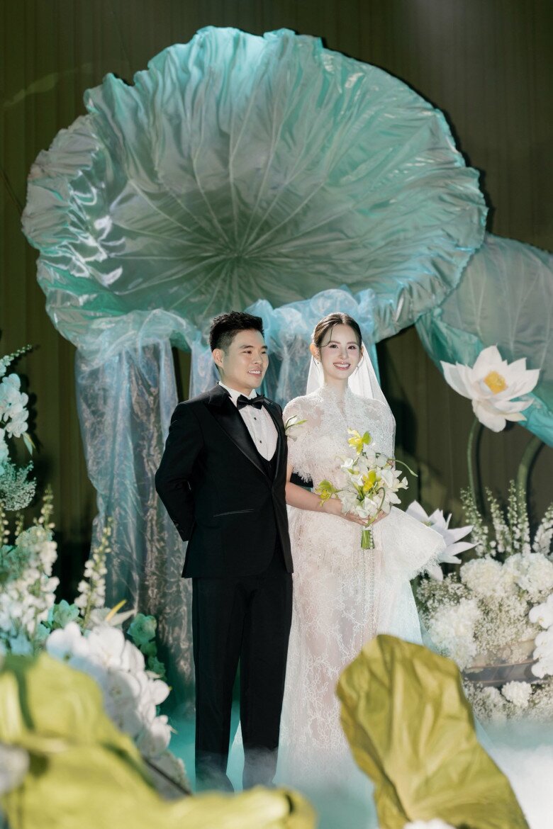 Hương Liên kết hôn với Minh Trung, trở thành nàng dâu hào môn.