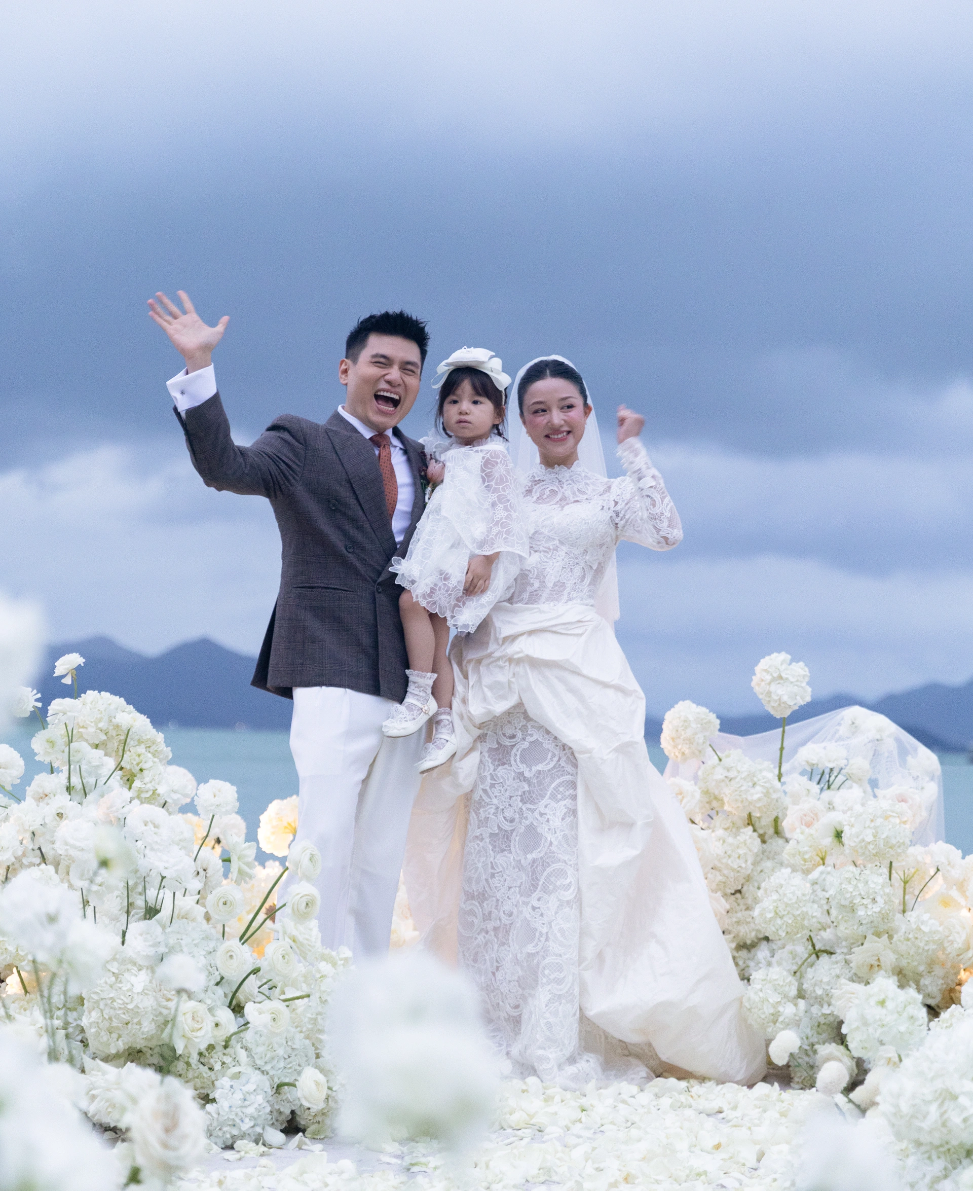 Salim và Hải Long tổ chức đám cưới, bé Pam góp mặt trong ngày vui của bố mẹ.