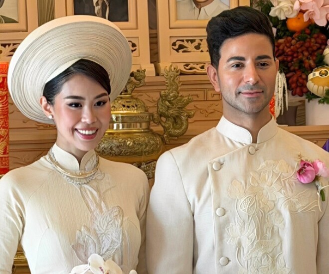 Tiên Nguyễn và chồng - doanh nhân Justin Cohen diện áo dài truyền thống trong lễ rước dâu.