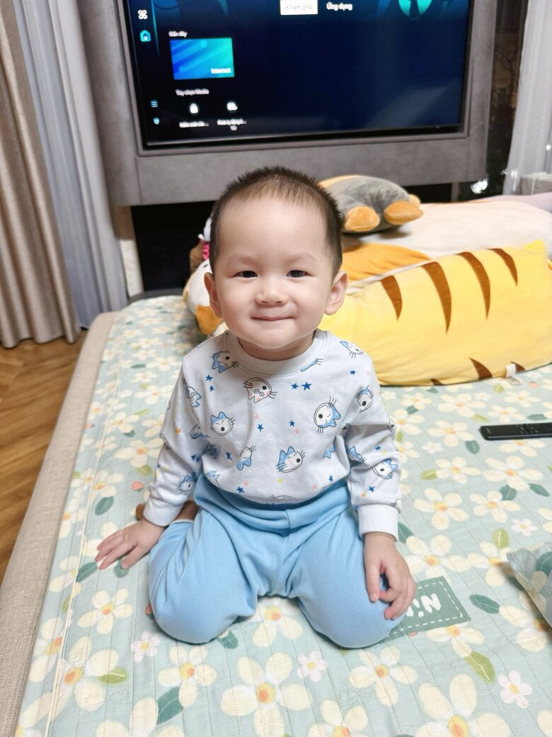 Bé Udon gần 1 tuổi, có ngoại hình giống hệt bố.