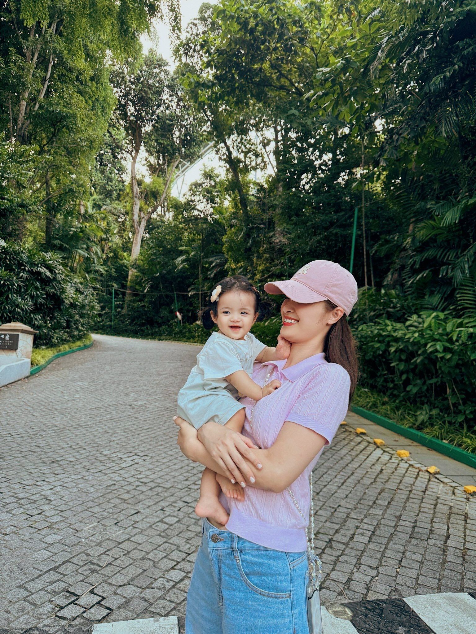 Năm 2024, Đông Nhi đón thêm con gái thứ 2 - bé Hannie.