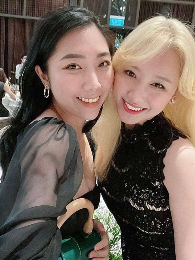 Hari Won thân thiết với em gái của chồng.